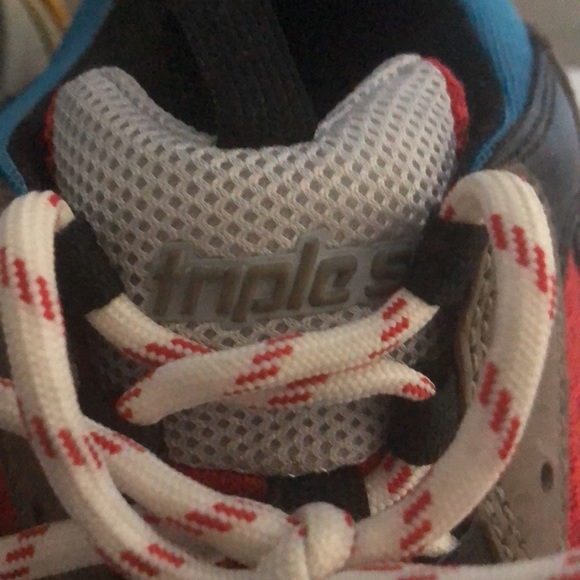 Balenciaga Triple S shoes barely worn in great condition. - Picture 11 of 11